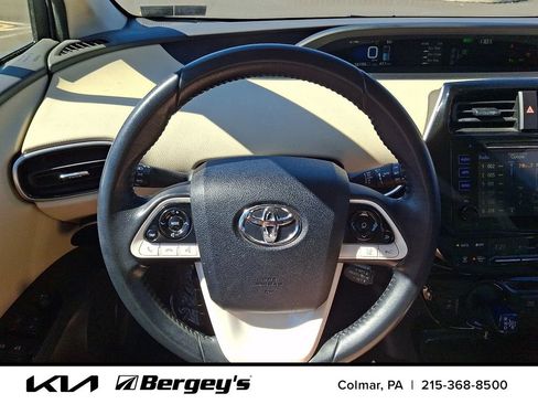 Used 2017 Toyota Prius Four FWD image 20