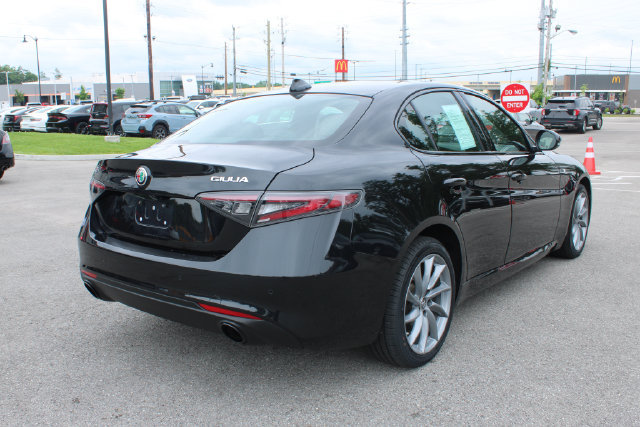 Used 2024 Alfa Romeo Giulia Ti AWD/4WD image 43