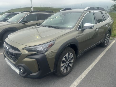 Used 2024 Subaru Outback Touring AWD/4WD image 3