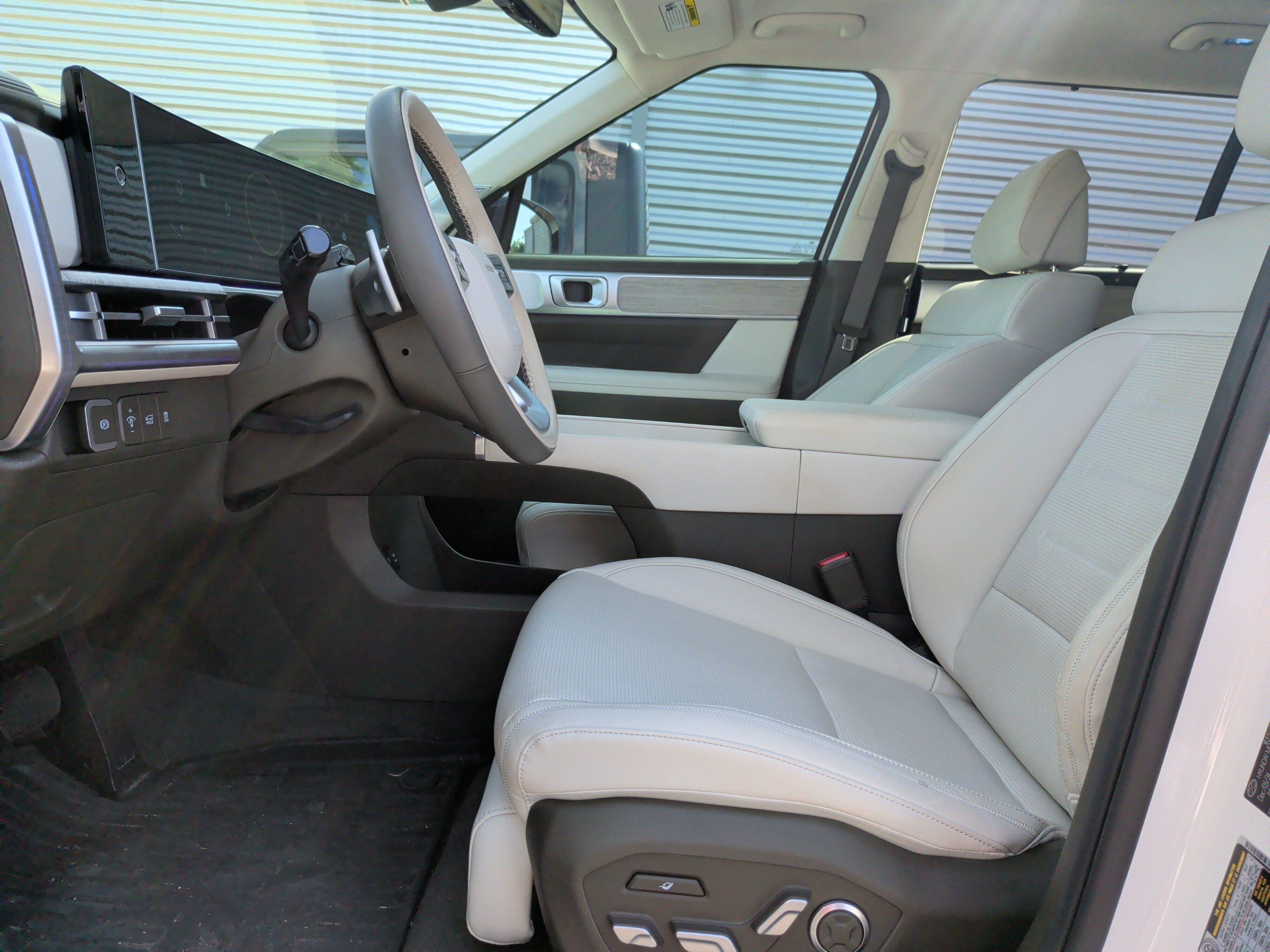 Used 2025 Hyundai Santa Fe Calligraphy AWD/4WD image 15