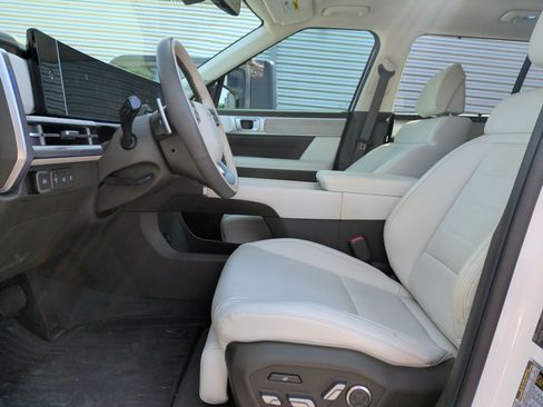 Used 2025 Hyundai Santa Fe Calligraphy AWD/4WD image 15