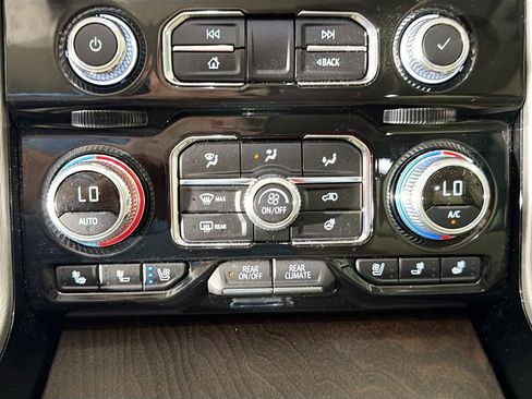 Used 2023 GMC Yukon XL Denali w/ Denali Reserve Package AWD/4WD image 17