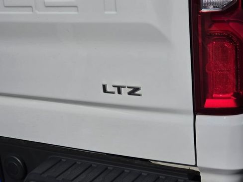 Used 2019 Chevrolet Silverado 1500 LTZ w/ LTZ Premium Package AWD/4WD image 12
