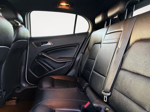 Used 2018 Mercedes-Benz GLA 250 4MATIC w/ Premium Package image 14