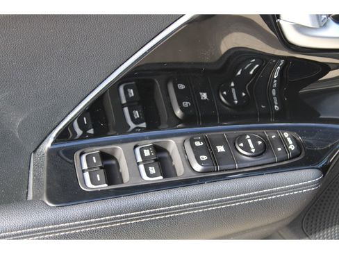 Used 2022 Kia Niro EX w/ Cold Weather Package image 16