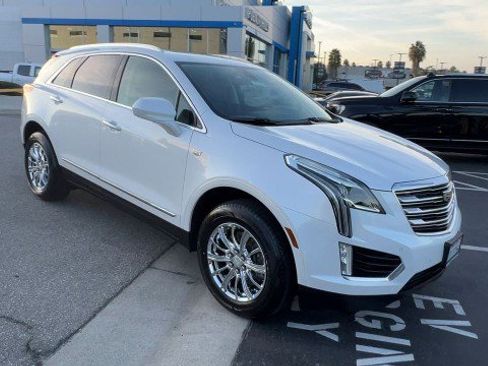 Used 2017 Cadillac XT5 Luxury w/ Driver Awareness Package image 2