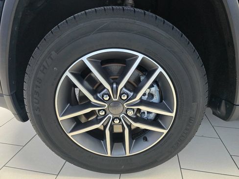 Used 2021 Jeep Grand Cherokee Limited image 22