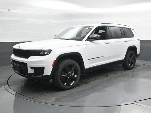Used 2023 Jeep Grand Cherokee L Laredo AWD/4WD image 8