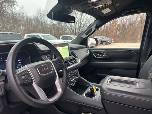 Certified 2024 GMC Yukon XL SLT w/ SLT Luxury Package image 17