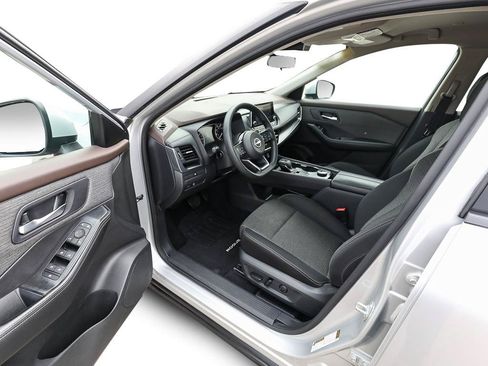 Used 2023 Nissan Rogue SV AWD/4WD image 12