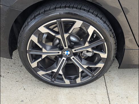Used 2025 BMW 330i xDrive Sedan w/ Premium Package AWD/4WD image 17
