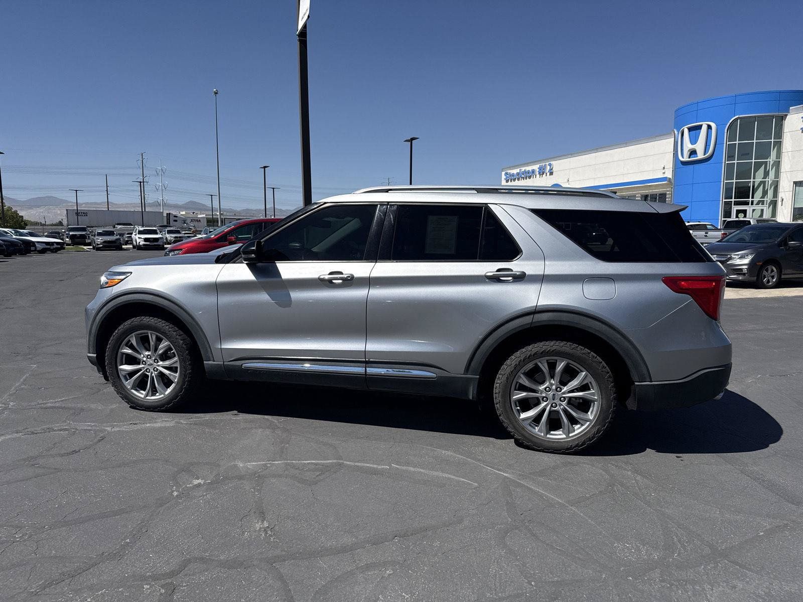Used 2021 Ford Explorer Limited w/ Equipment Group 301A AWD/4WD image 7