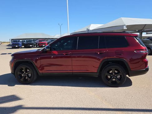 Used 2022 Jeep Grand Cherokee L Laredo image 11