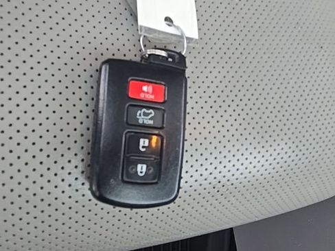 Used 2019 Toyota Highlander Limited AWD/4WD image 32