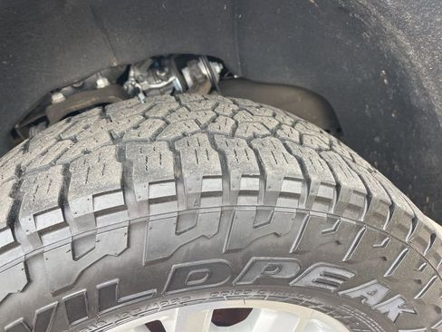 Used 2024 Chevrolet Silverado 2500 LT w/ Convenience Package image 36