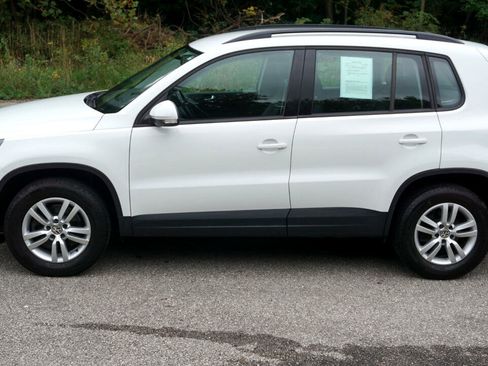 Used 2016 Volkswagen Tiguan S image 2