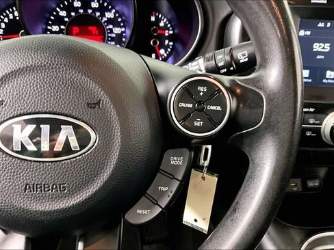 Used 2018 Kia Soul + FWD image 10