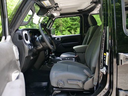 Used 2024 Jeep Wrangler Unlimited Sport AWD/4WD image 23
