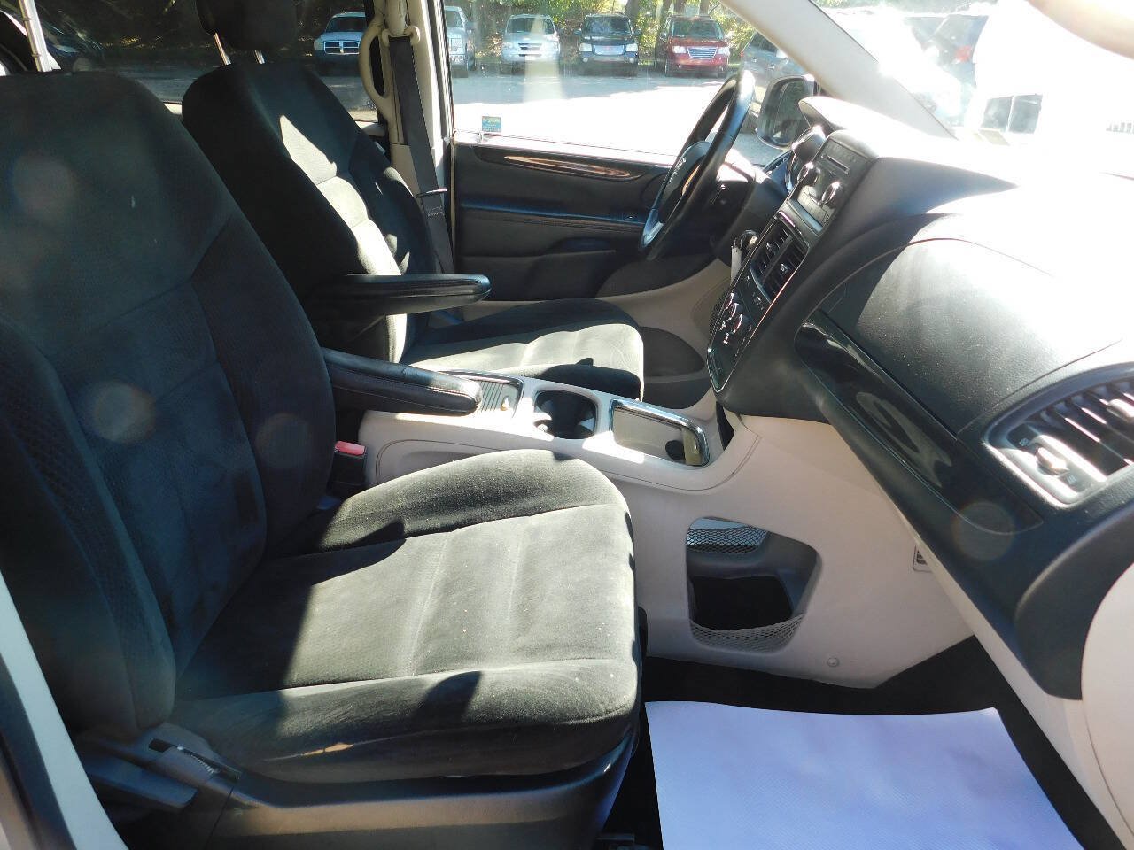 Used 2016 Dodge Grand Caravan SXT w/ Rear Park Assist Package FWD image 16