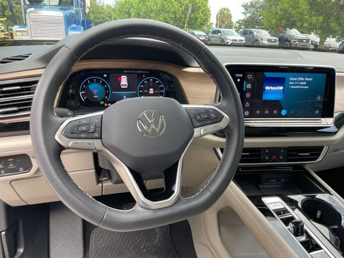 Used 2024 Volkswagen Atlas SE FWD image 12