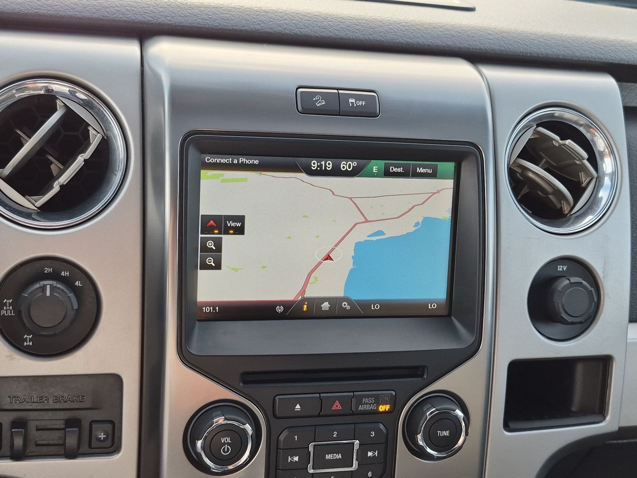 Used 2014 Ford F150 FX4 w/ Equipment Group 402A Luxury AWD/4WD image 23
