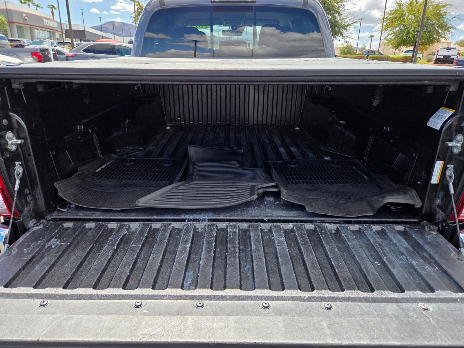 Used 2018 Toyota Tacoma SR5 RWD image 13