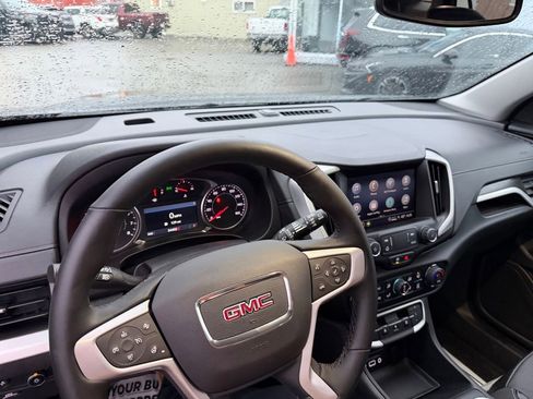 Used 2024 GMC Terrain SLT image 22