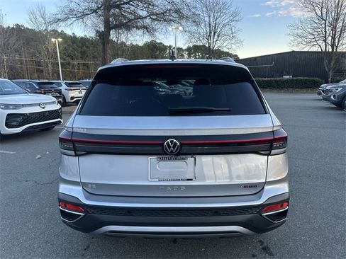 New 2026 Volkswagen Taos SE image 4