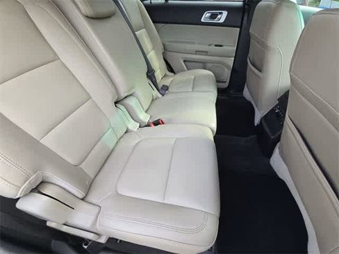Used 2014 Ford Explorer XLT w/ Equipment Group 202A image 20