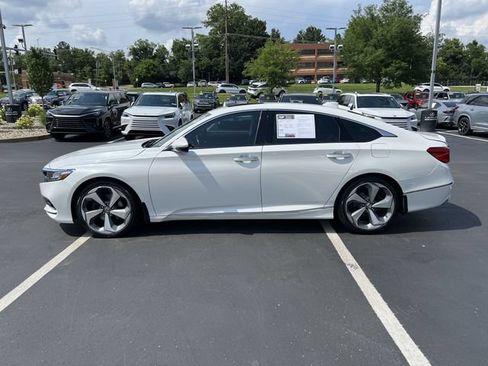 Used 2020 Honda Accord Touring image 6