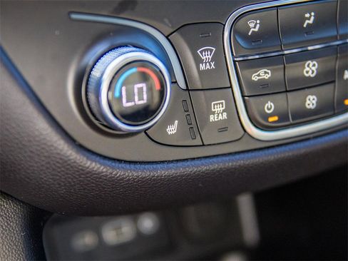 Used 2021 Chevrolet Equinox LT image 29