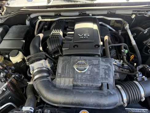 Used 2011 Nissan Frontier SV image 36