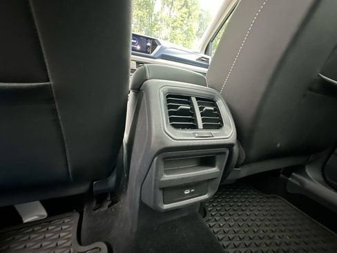 Used 2023 Volkswagen Taos SE w/ Panoramic Sunroof Package FWD image 24