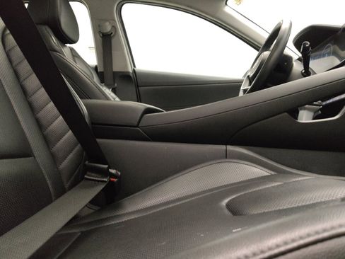Used 2025 Hyundai Elantra Limited FWD image 21
