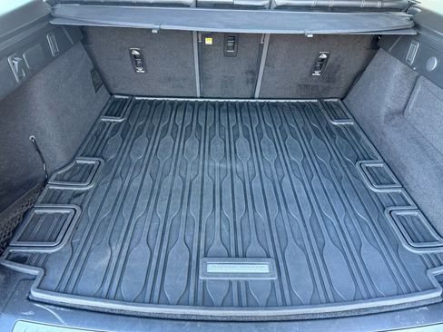 Used 2022 Land Rover Range Rover Velar S image 28