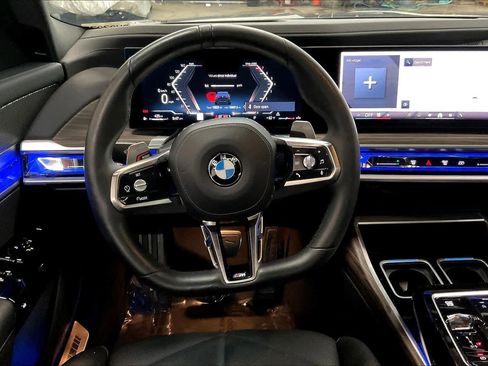 Used 2025 BMW 740i w/ Premium Package image 8
