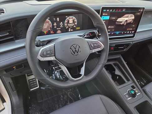 New 2026 Volkswagen Tiguan SE R-Line image 3