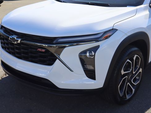 Certified 2024 Chevrolet Trax RS w/ Driver Confidence Package image 6