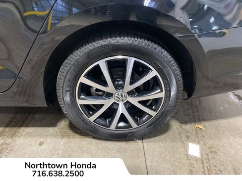 Used 2017 Volkswagen Jetta SE image 14