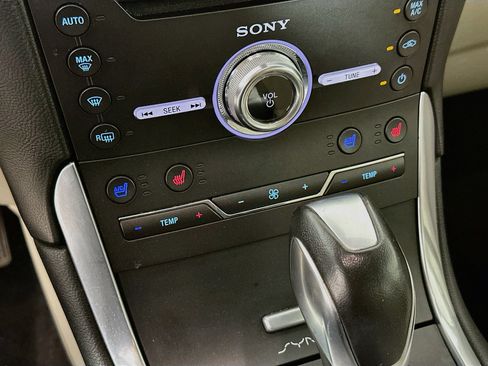 Used 2017 Ford Edge Titanium w/ Equipment Group 302A AWD/4WD image 24
