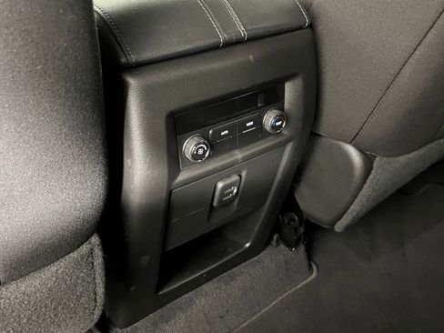 Used 2023 Chevrolet Traverse LT image 28