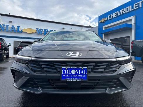 Used 2025 Hyundai Elantra SEL FWD image 14