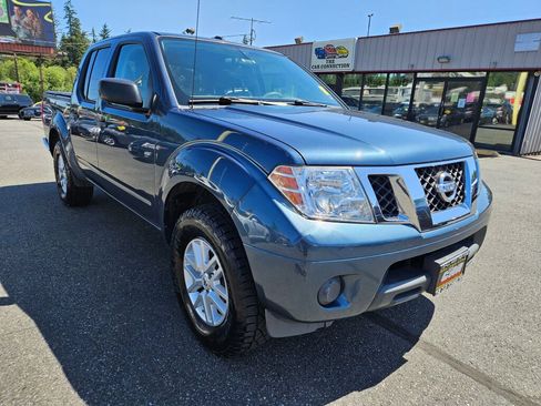 Used 2014 Nissan Frontier SV AWD/4WD image 3