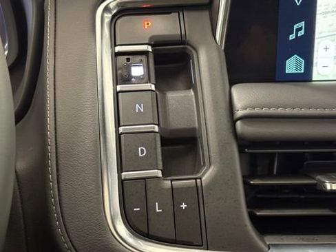 Used 2024 Chevrolet Suburban Z71 w/ Luxury Package image 41