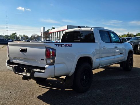 Used 2021 Toyota Tacoma TRD Sport w/ TRD Premium Sport Package AWD/4WD image 6