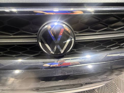 Used 2023 Volkswagen Taos SE w/ Panoramic Sunroof Package FWD image 23