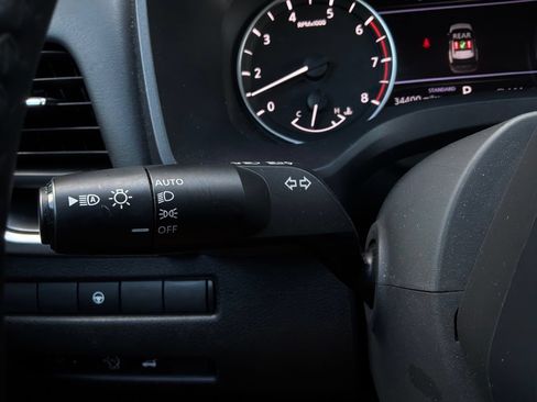 Used 2025 Nissan Rogue SV FWD image 34