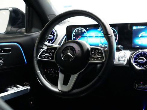 Used 2020 Mercedes-Benz GLB 250 4MATIC SUV image 21