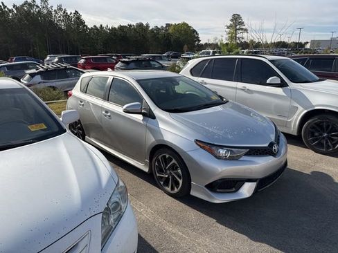 Used 2018 Toyota Corolla iM image 4