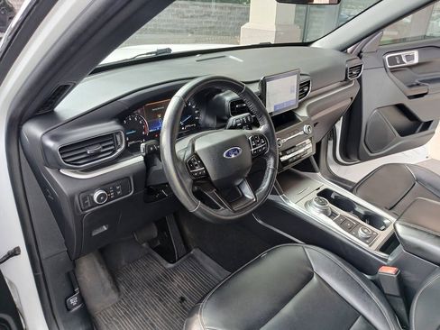 Used 2020 Ford Explorer XLT w/ Equipment Group 202A AWD/4WD image 7